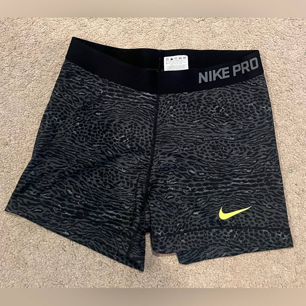 Women’s Nike Pro 3” short